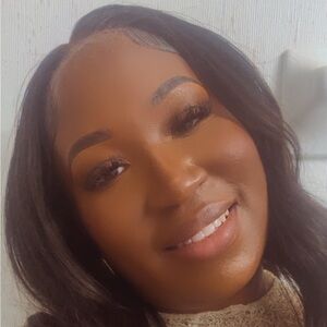 Meet your Posher, Monique